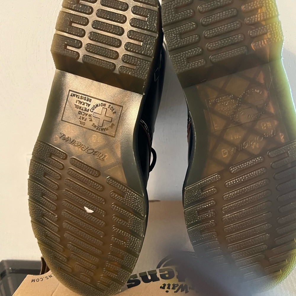 Excellent Condition Dr. Martens with box - Picture 6 of 8